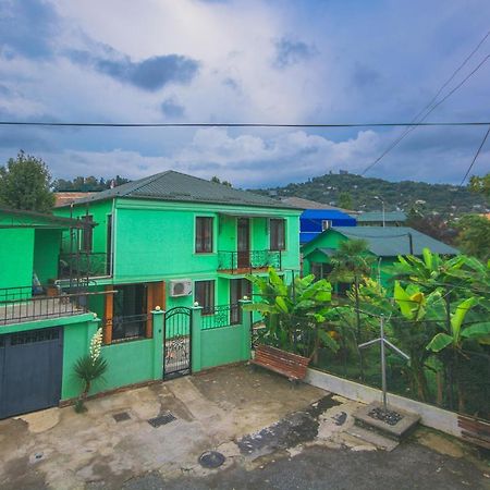 Sister'S Warm Guest House Batumi Esterno foto