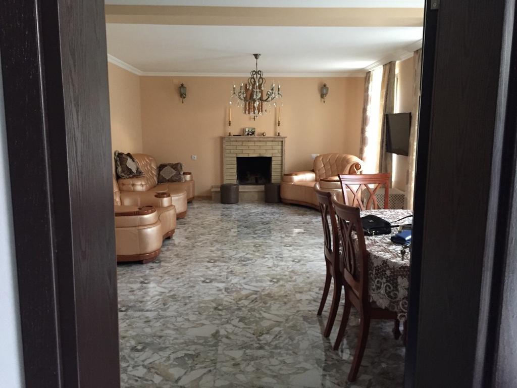 Sister'S Warm Guest House Batumi Esterno foto