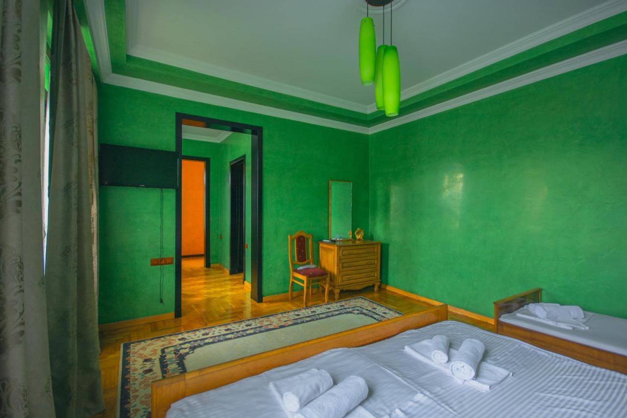 Sister'S Warm Guest House Batumi Esterno foto