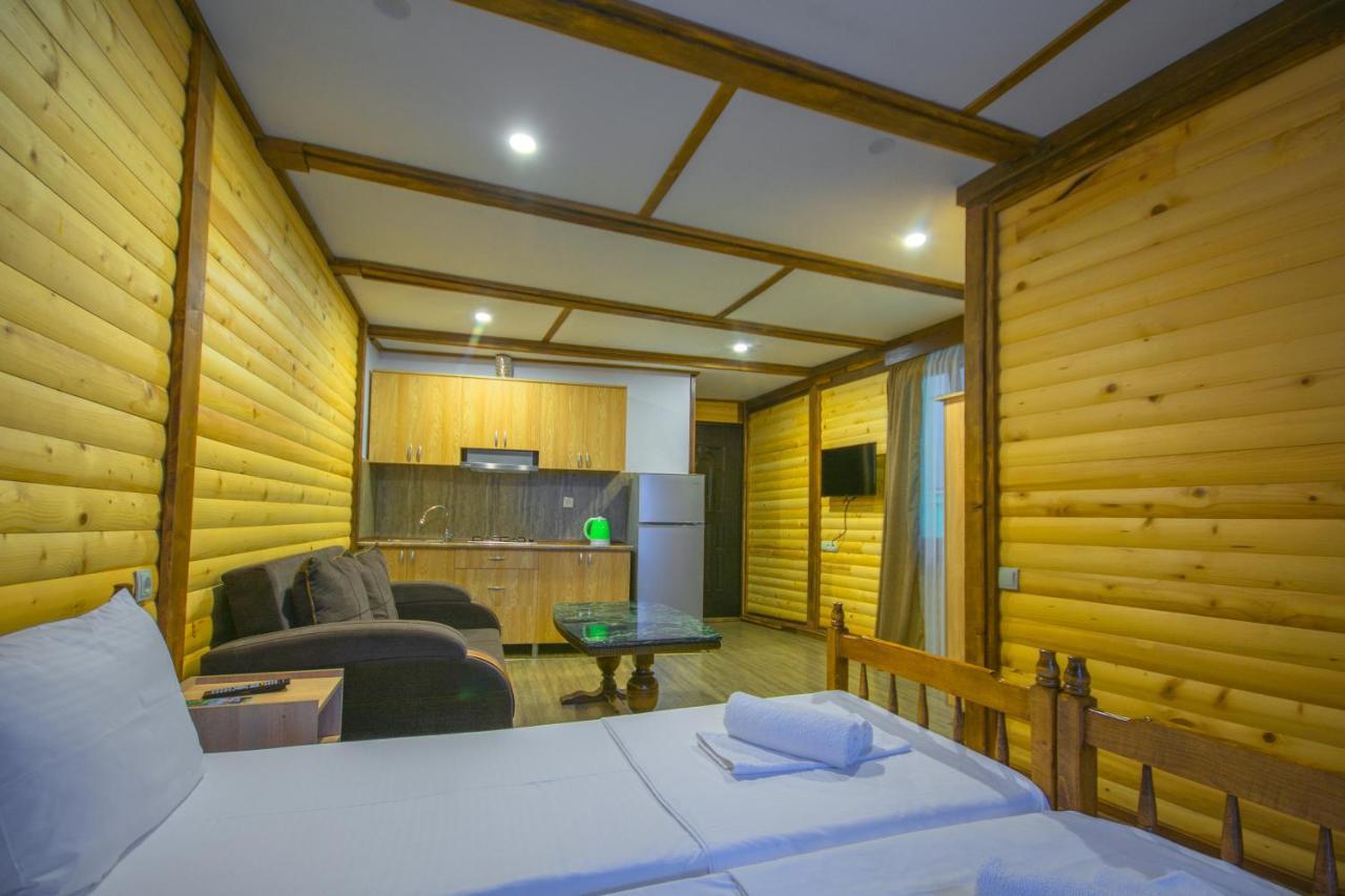 Sister'S Warm Guest House Batumi Esterno foto