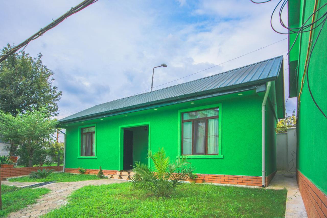 Sister'S Warm Guest House Batumi Esterno foto