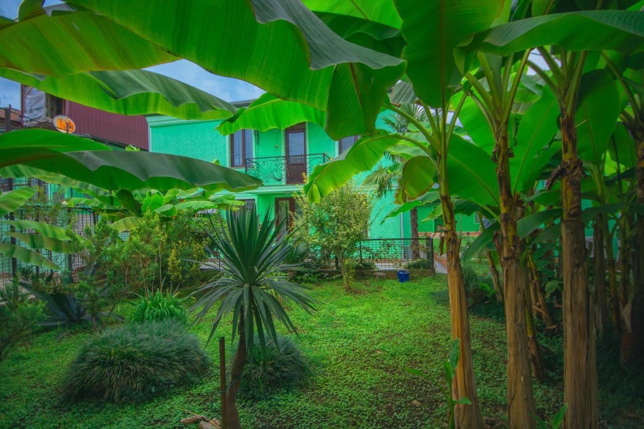 Sister'S Warm Guest House Batumi Esterno foto